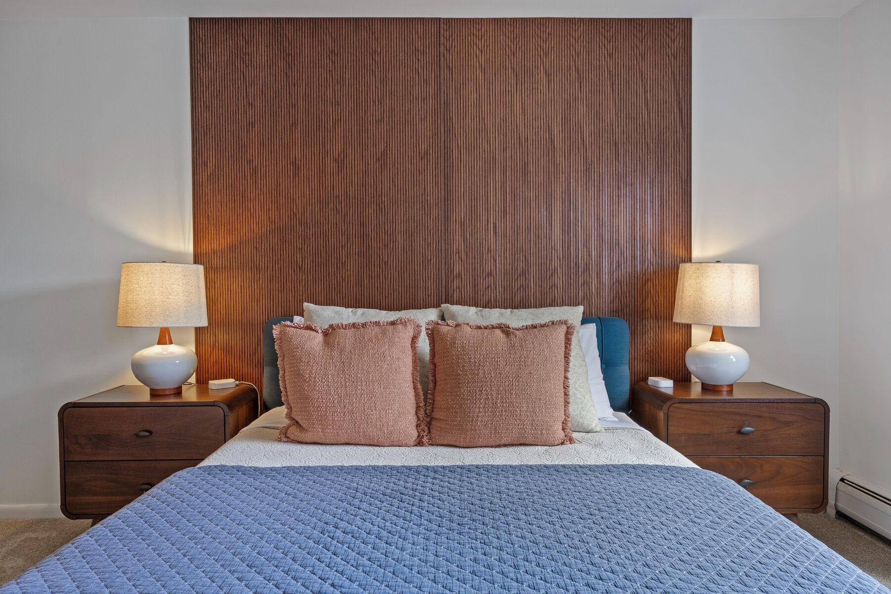 First-floor condo queen bed with nightstands and reading lamps