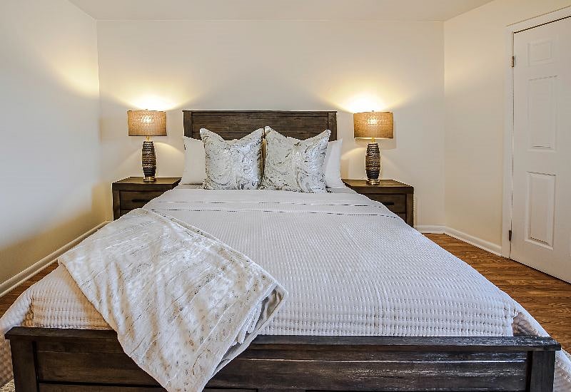 Queen bed with matching nightstands and reading lamps