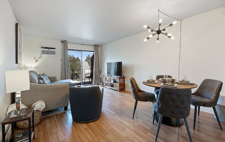 Comfortable furnished monthly condo in Mundelein Illinois
